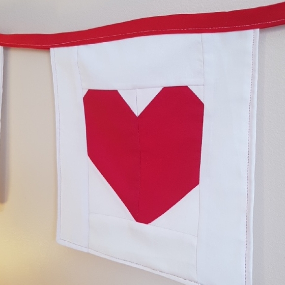 Queen Of Hearts Home Decor Banner 3 Heart Decorative Quilted Patchwork Handmade - Picture 2 of 5